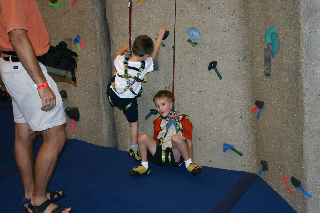 2005-07-30-Motive-picnic-31-rock-climbing-Chance-Dax.JPG