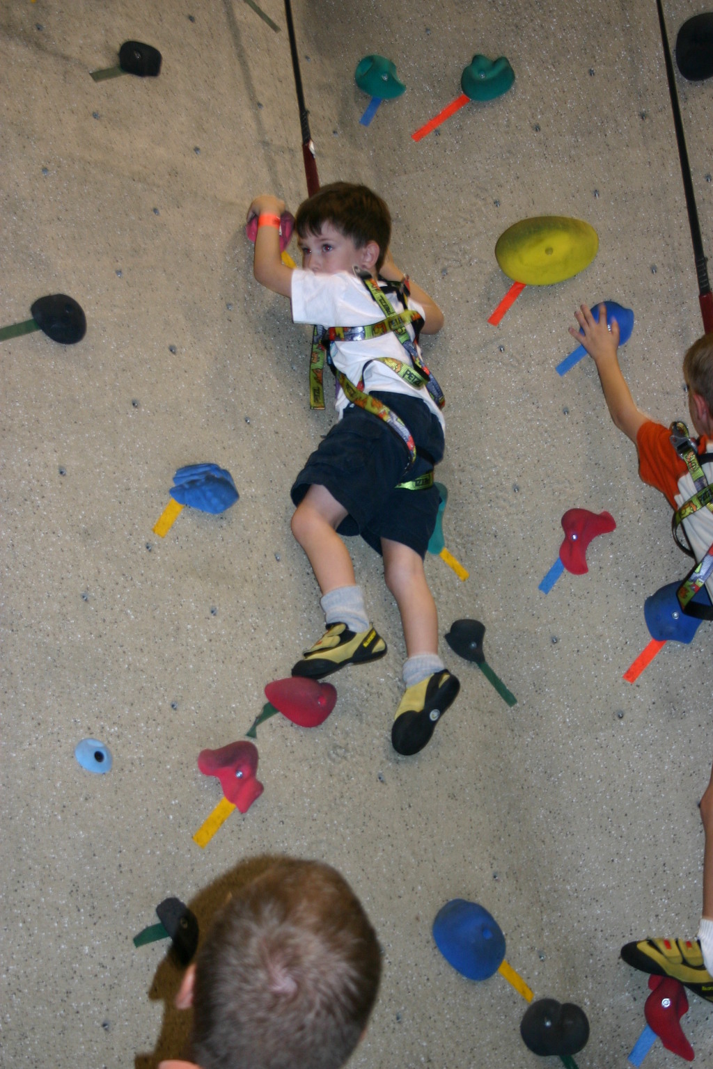 2005-07-30-Motive-picnic-37-rock-climbing-Dax.JPG