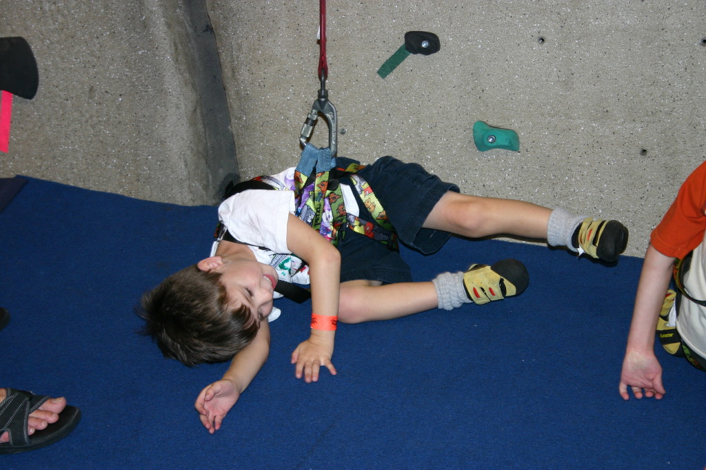 2005-07-30-Motive-picnic-40-rock-climbing-Dax.JPG