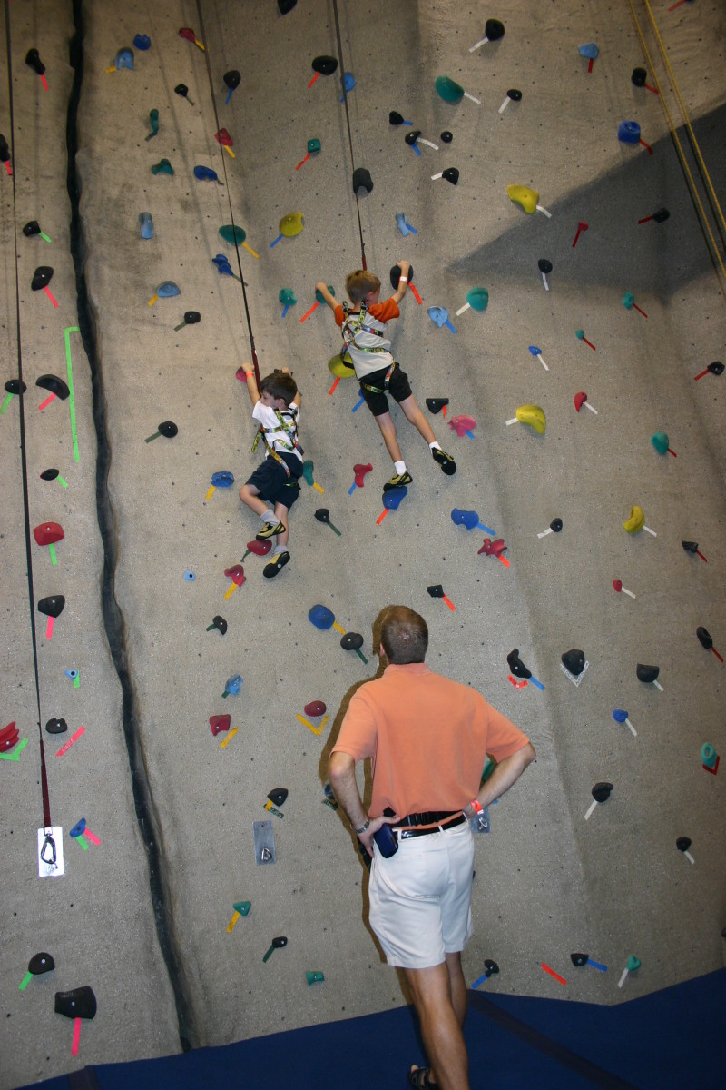 2005-07-30-Motive-picnic-39-rock-climbing-Chance-Dax-Travis.JPG