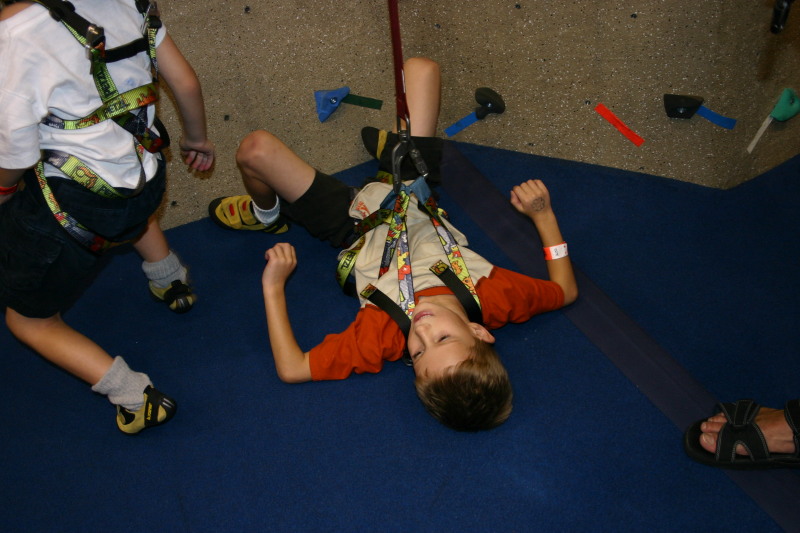 2005-07-30-Motive-picnic-42-rock-climbing-Chance-resting.JPG