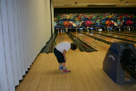 2005-07-30-Motive-picnic-10-Dax-bowling.JPG