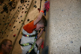 2005-07-30-Motive-picnic-33-rock-climbing-Chance.JPG