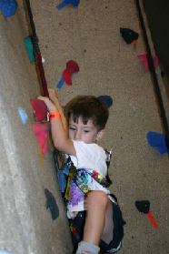 2005-07-30-Motive-picnic-36-rock-climbing-Dax.JPG