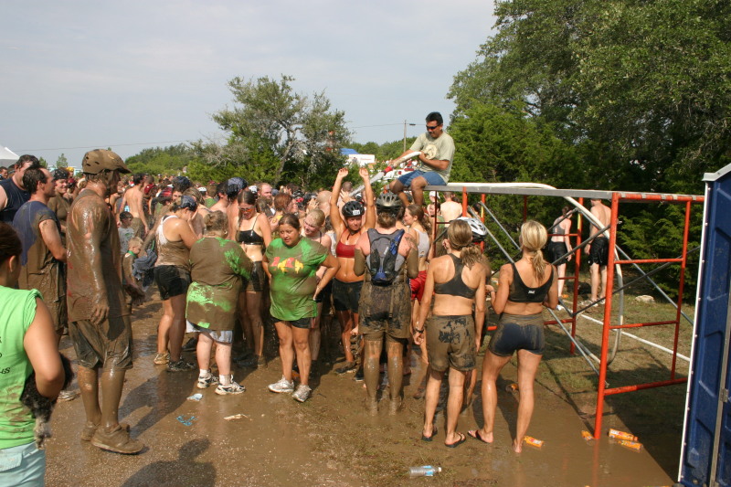 2005/08(August)/Muddy-Buddy/800x600_2005-08-07-Muddy-buddy-23-clean-up-time.JPG