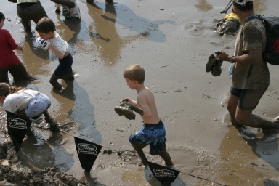 2005-08-07-Muddy-buddy-17-Chance-Mini-Buddy-shoes-stuck.JPG