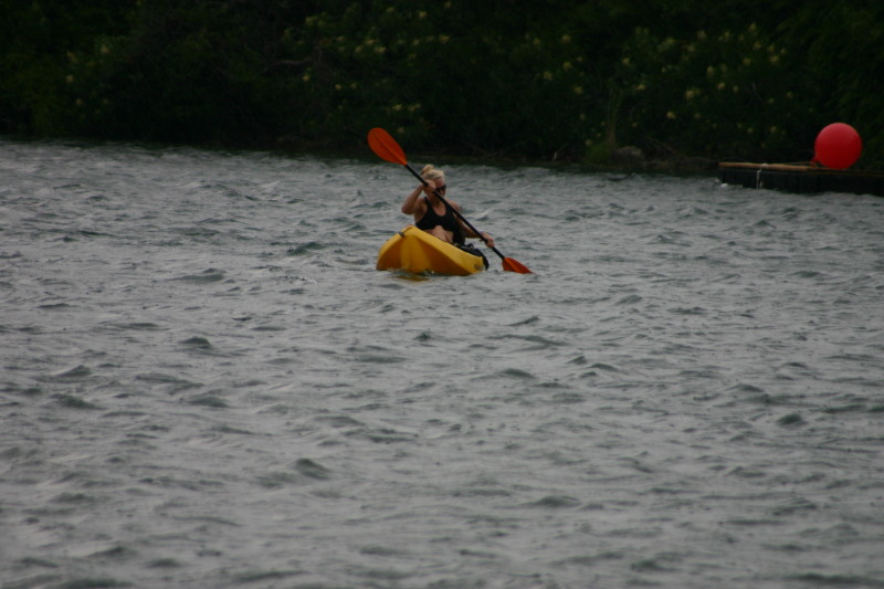 2005/08(August)/PureAustin-Swim-Run/800x600_2005-08-04-PureAustin-swim-11-Suzi-dragged-by-Desiree-lightning.JPG