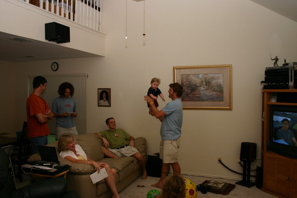 2005/08(August)/Travis-35th-Bday/1024x768_2005-08-28-Travis-35th-bday-18-Justin-Ian-stunting.JPG