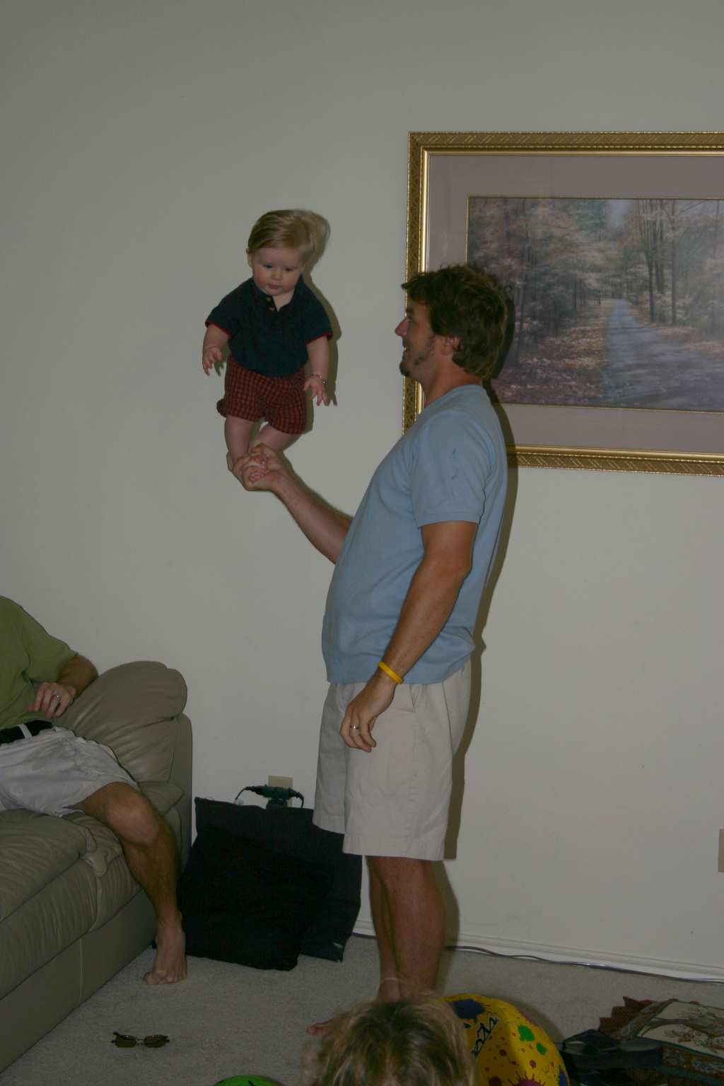 2005/08(August)/Travis-35th-Bday/1024x768_2005-08-28-Travis-35th-bday-20-Justin-Ian-stunting.JPG