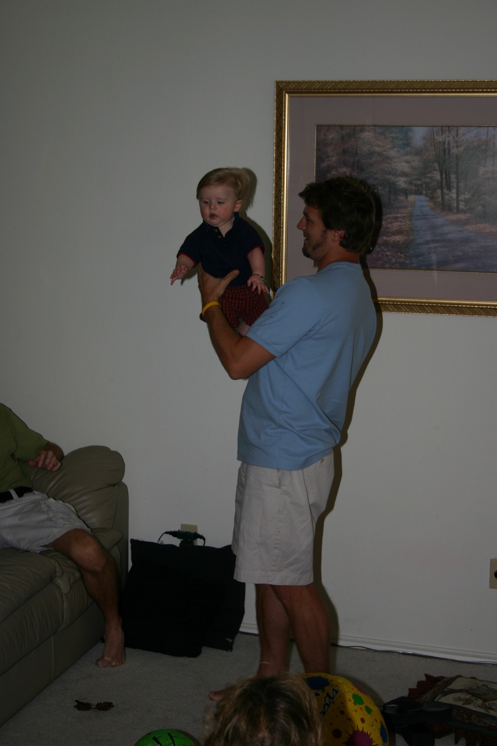2005/08(August)/Travis-35th-Bday/1024x768_2005-08-28-Travis-35th-bday-21-Justin-Ian-stunting.JPG