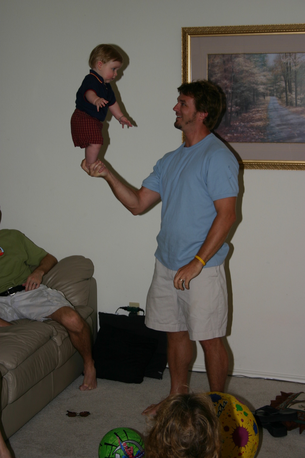 2005/08(August)/Travis-35th-Bday/1024x768_2005-08-28-Travis-35th-bday-24-Justin-Ian-stunting.JPG
