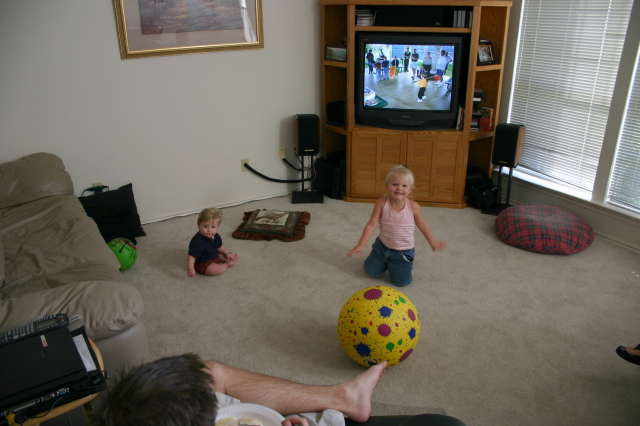 2005/08(August)/Travis-35th-Bday/640x480_2005-08-28-Travis-35th-bday-03-Ian-Zeta.JPG