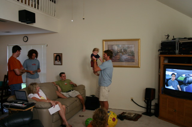2005/08(August)/Travis-35th-Bday/640x480_2005-08-28-Travis-35th-bday-19-Justin-Ian-stunting.JPG
