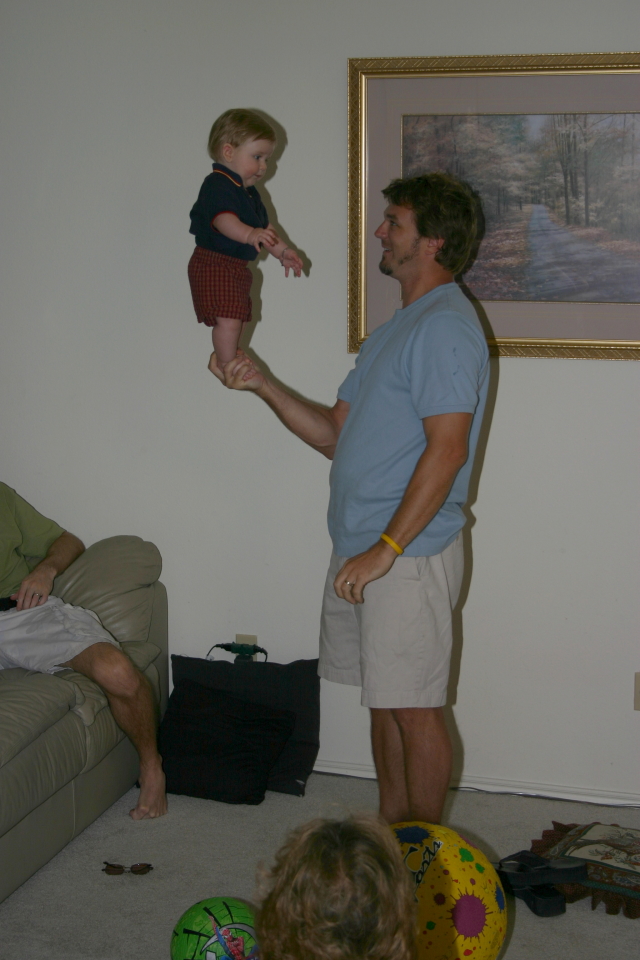 2005/08(August)/Travis-35th-Bday/640x480_2005-08-28-Travis-35th-bday-22-Justin-Ian-stunting.JPG