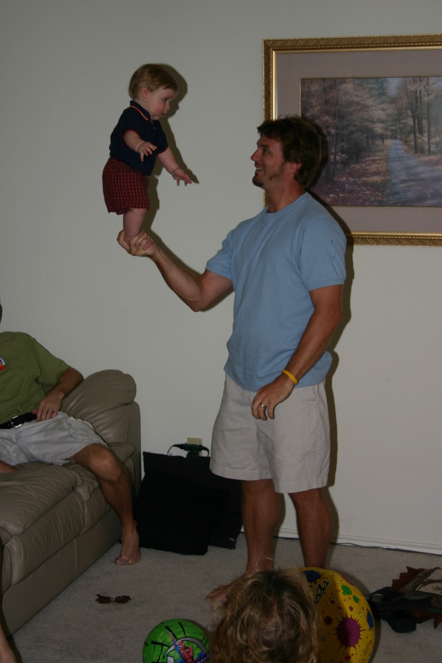 2005/08(August)/Travis-35th-Bday/640x480_2005-08-28-Travis-35th-bday-24-Justin-Ian-stunting.JPG