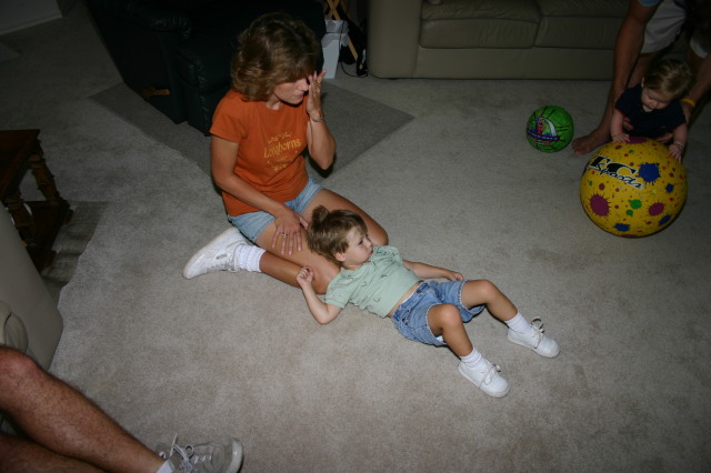 2005/08(August)/Travis-35th-Bday/640x480_2005-08-28-Travis-35th-bday-32-Kim-Brendan.JPG