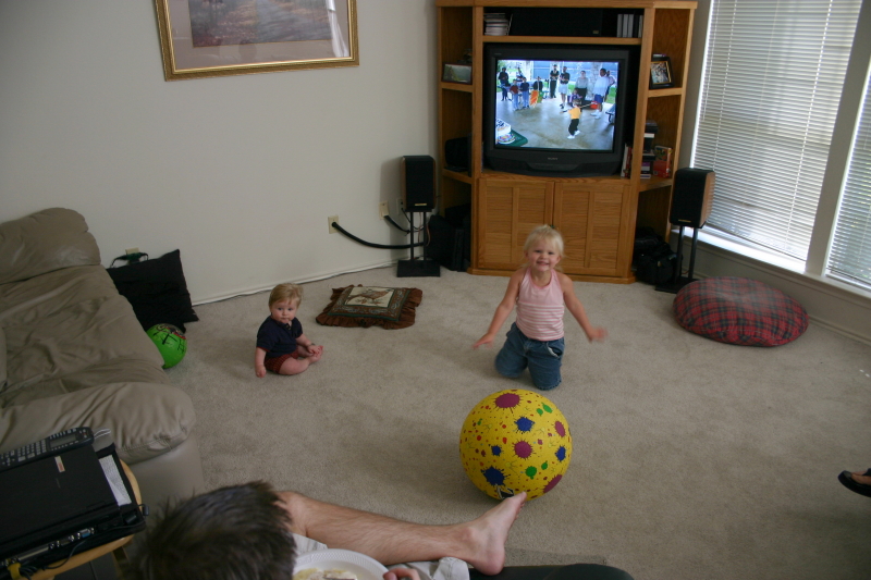 2005/08(August)/Travis-35th-Bday/800x600_2005-08-28-Travis-35th-bday-03-Ian-Zeta.JPG
