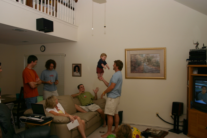 2005/08(August)/Travis-35th-Bday/800x600_2005-08-28-Travis-35th-bday-17-Justin-Ian-stunting.JPG