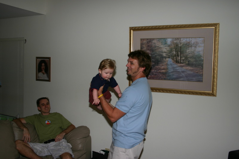 2005/08(August)/Travis-35th-Bday/800x600_2005-08-28-Travis-35th-bday-26-Justin-Ian-stunting.JPG