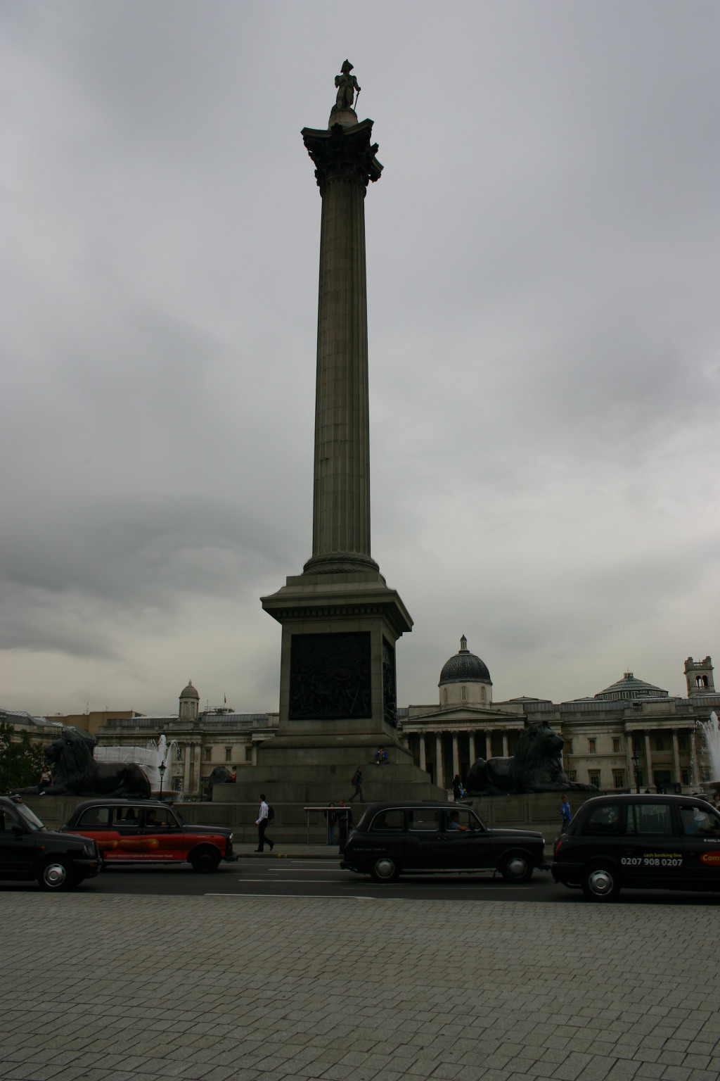 2005/09(September)/London/1024x768_2005-09-06-London-03-Trafalgar-square.JPG