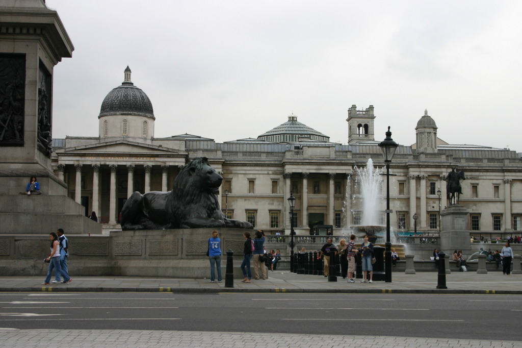 2005/09(September)/London/1024x768_2005-09-06-London-04-Trafalgar-square.JPG