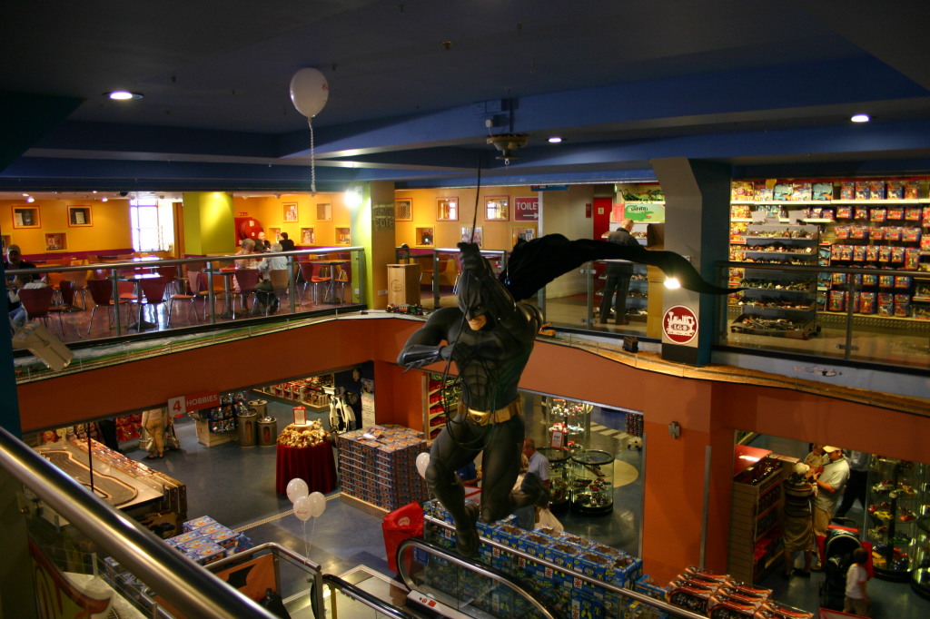 2005-09-08-London-05-Hamleys-toy-store.JPG