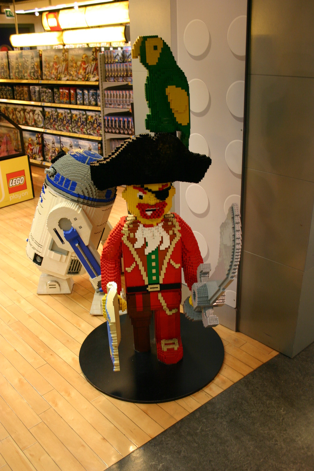 2005-09-08-London-08-Hamleys-toy-store-legos.JPG
