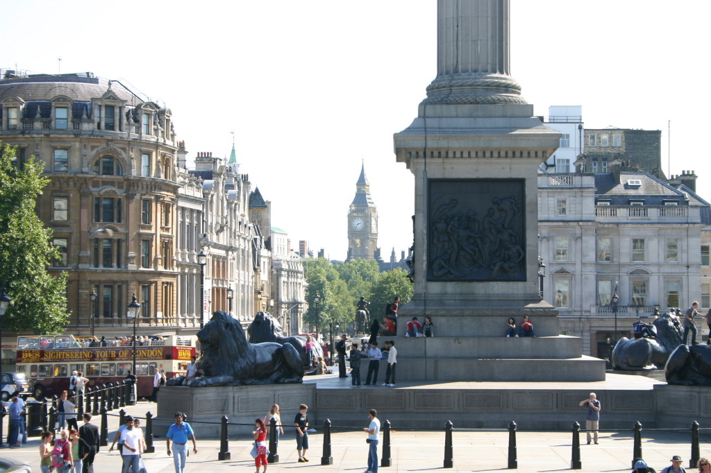 2005/09(September)/London/1024x768_2005-09-08-London-13-Trafalgar-square.JPG