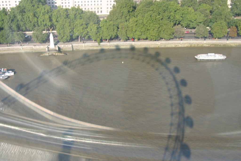 2005-09-09-London-19-from-the-Eye-Thames.JPG