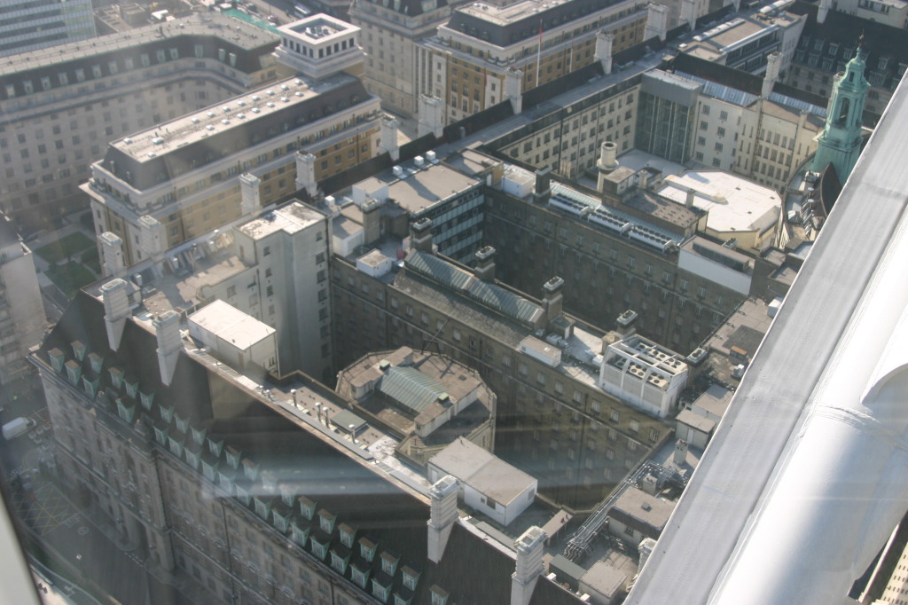 2005/09(September)/London/1024x768_2005-09-09-London-25-from-the-Eye.JPG