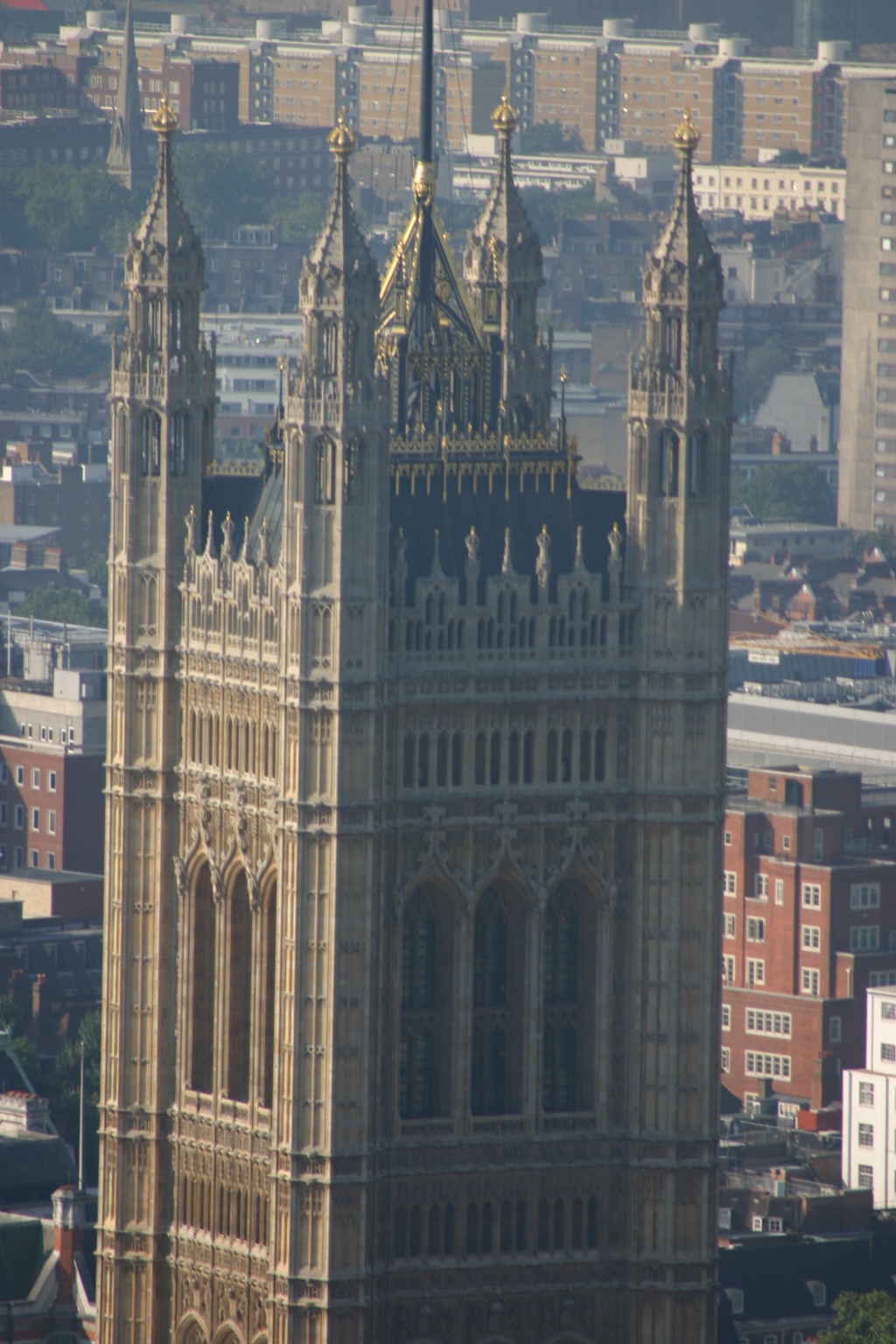 2005/09(September)/London/1024x768_2005-09-09-London-31-from-the-Eye-Parliment.JPG