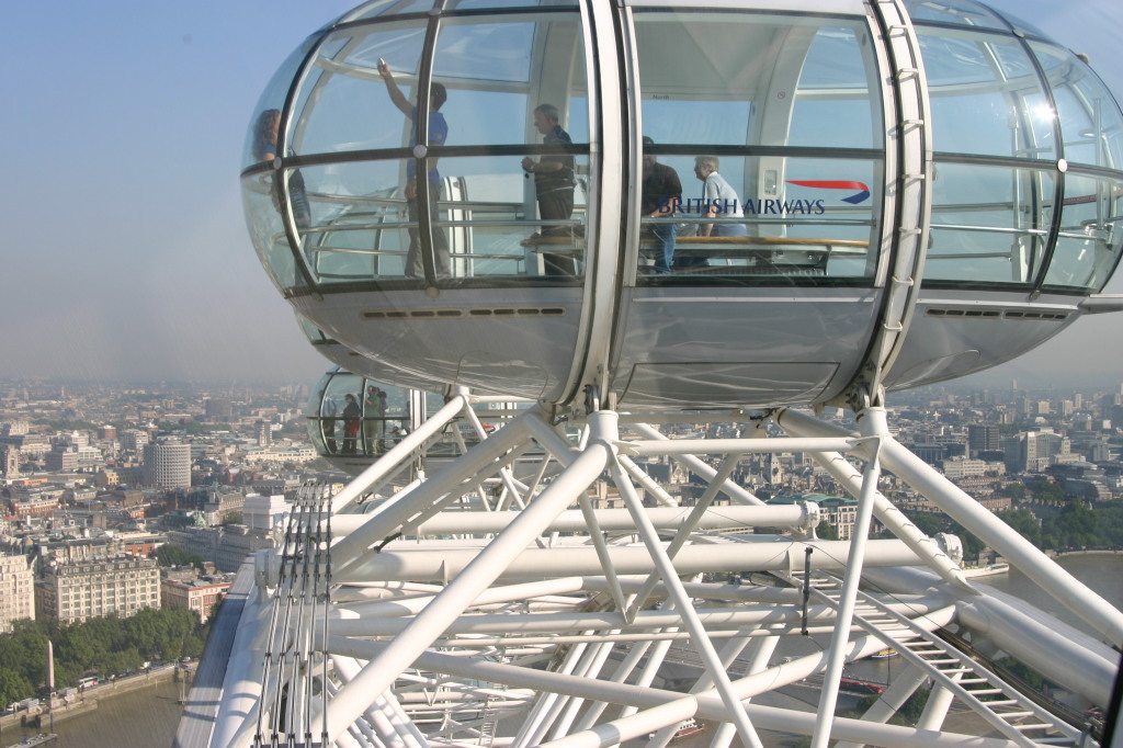 2005/09(September)/London/1024x768_2005-09-09-London-47-from-the-Eye.JPG