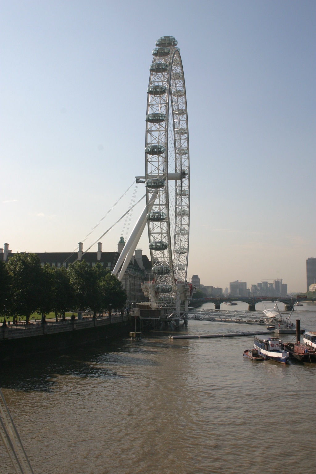 2005/09(September)/London/1024x768_2005-09-09-London-81-the-Eye.JPG
