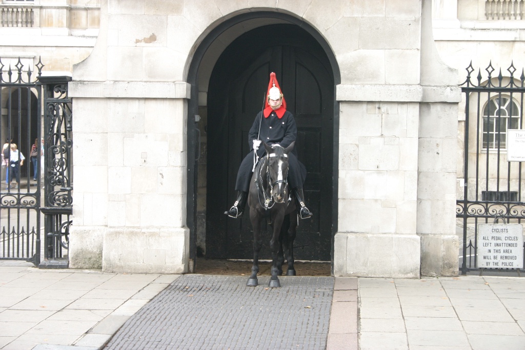 2005-09-10-London-003-Queens-Lifeguard-Horseman.JPG