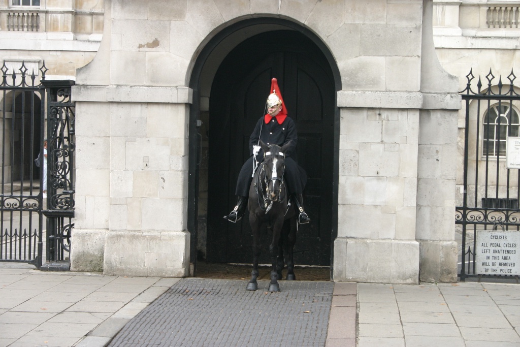 2005-09-10-London-005-Queens-Lifeguard-Horseman.JPG