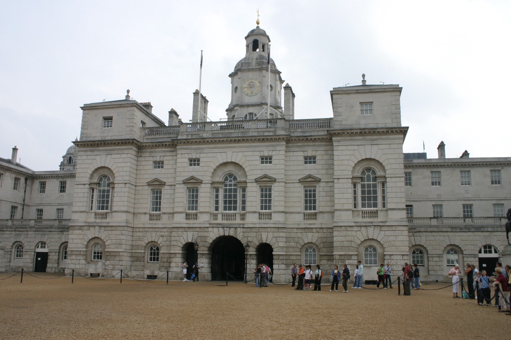 2005-09-10-London-010-changing-of-Queens-Lifeguards-horsemen.JPG