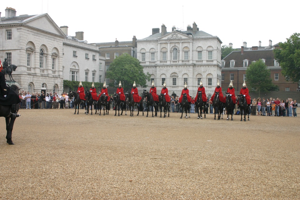 2005-09-10-London-030-changing-of-Queens-Lifeguards-horsemen.JPG