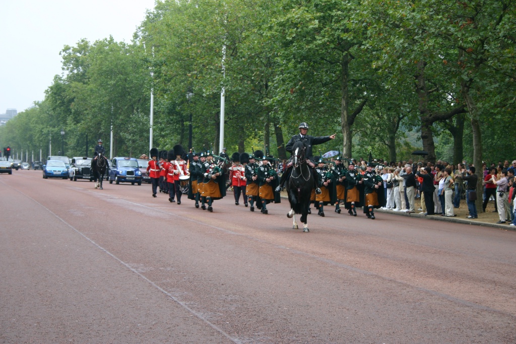 2005-09-10-London-046-changing-of-the-Guards.JPG