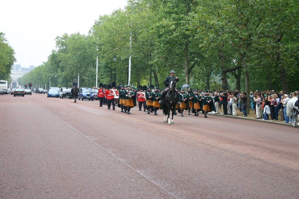 2005-09-10-London-047-changing-of-the-Guards.JPG