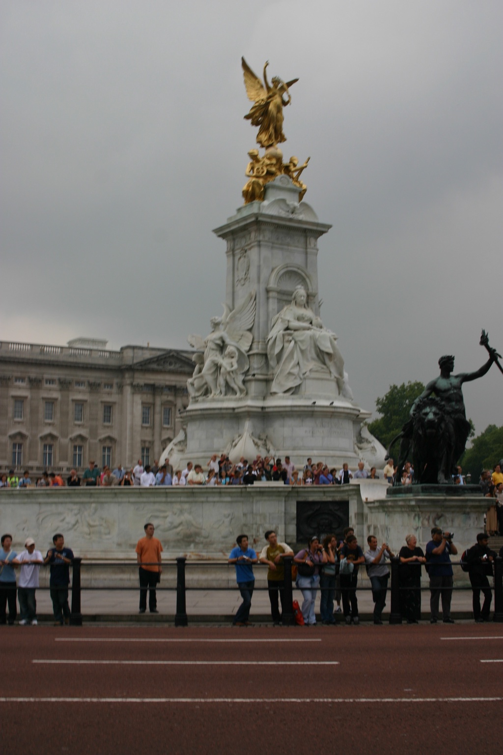 2005-09-10-London-048-changing-of-the-Guards.JPG