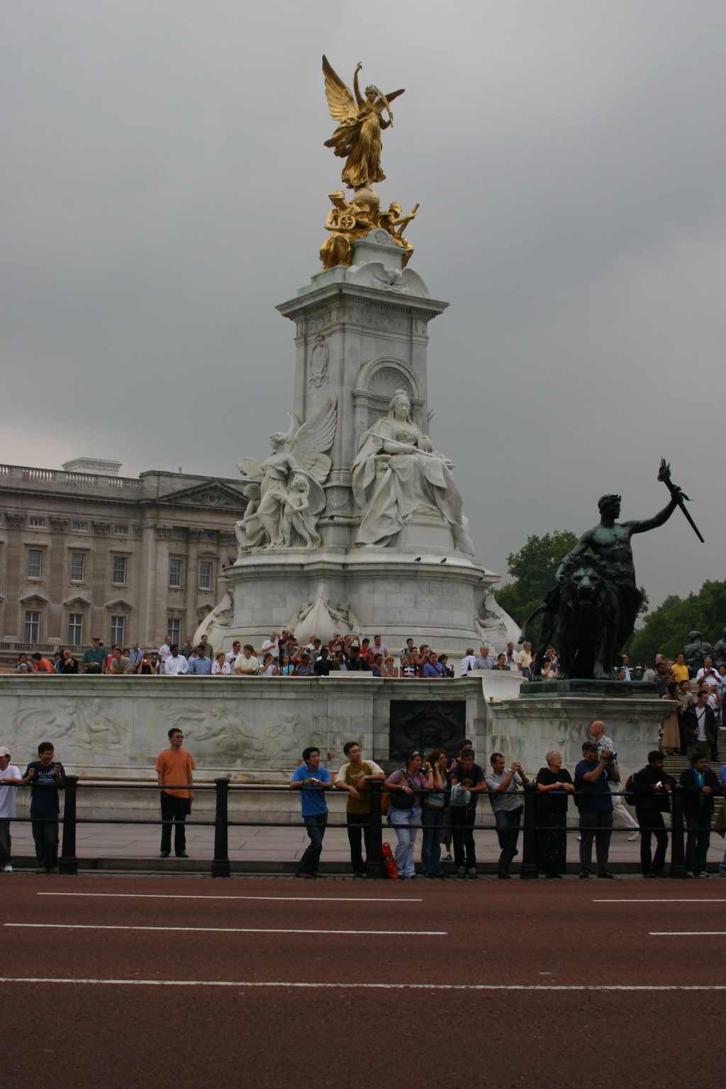 2005-09-10-London-049-changing-of-the-Guards.JPG