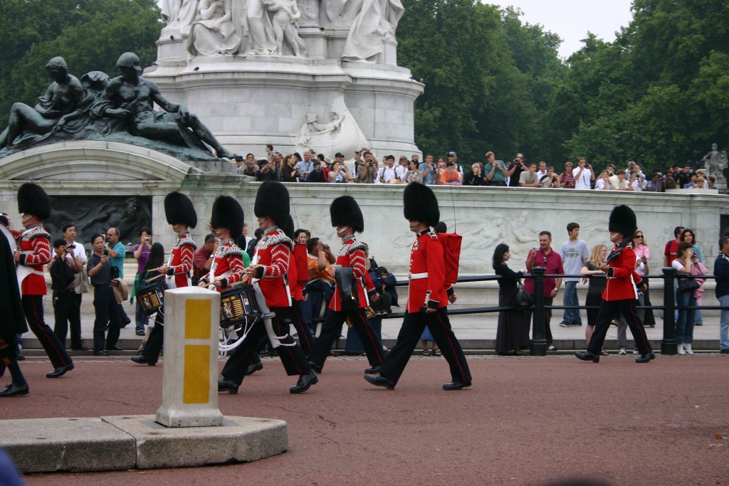 2005-09-10-London-051-changing-of-the-Guards.JPG