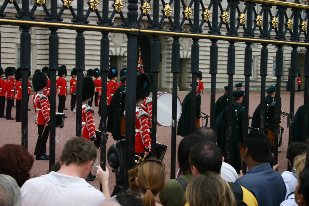 2005-09-10-London-056-changing-of-the-Guards.JPG