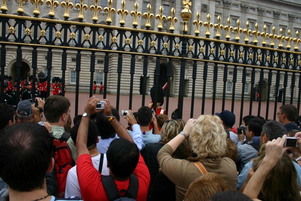 2005-09-10-London-060-changing-of-the-Guards.JPG