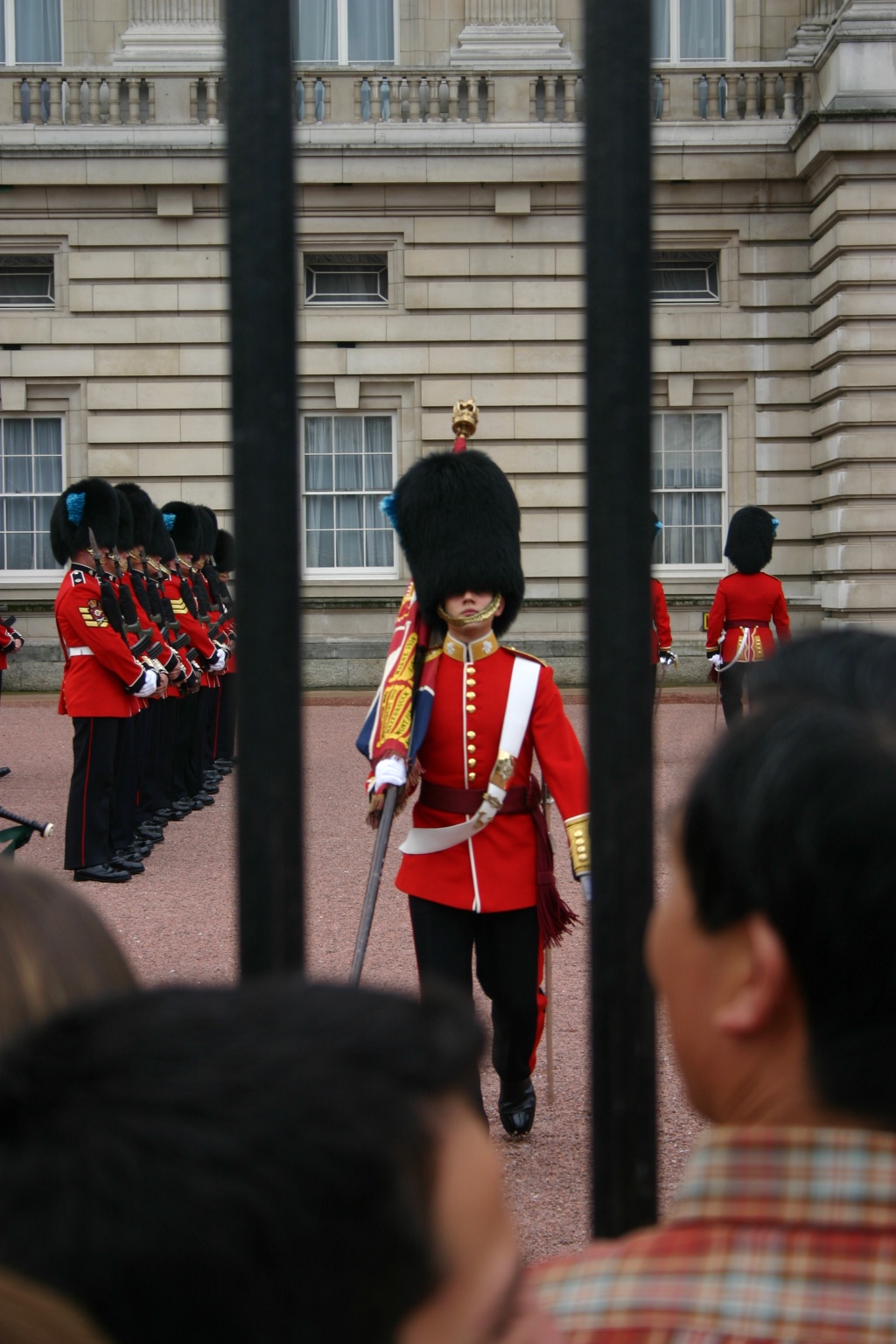 2005-09-10-London-074-changing-of-the-Guards.JPG