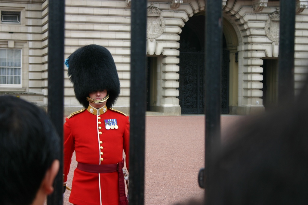 2005-09-10-London-078-changing-of-the-Guards.JPG