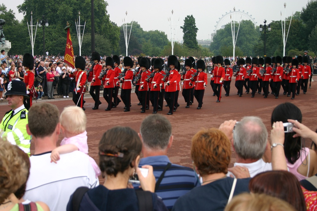 2005-09-10-London-085-changing-of-the-Guards.JPG