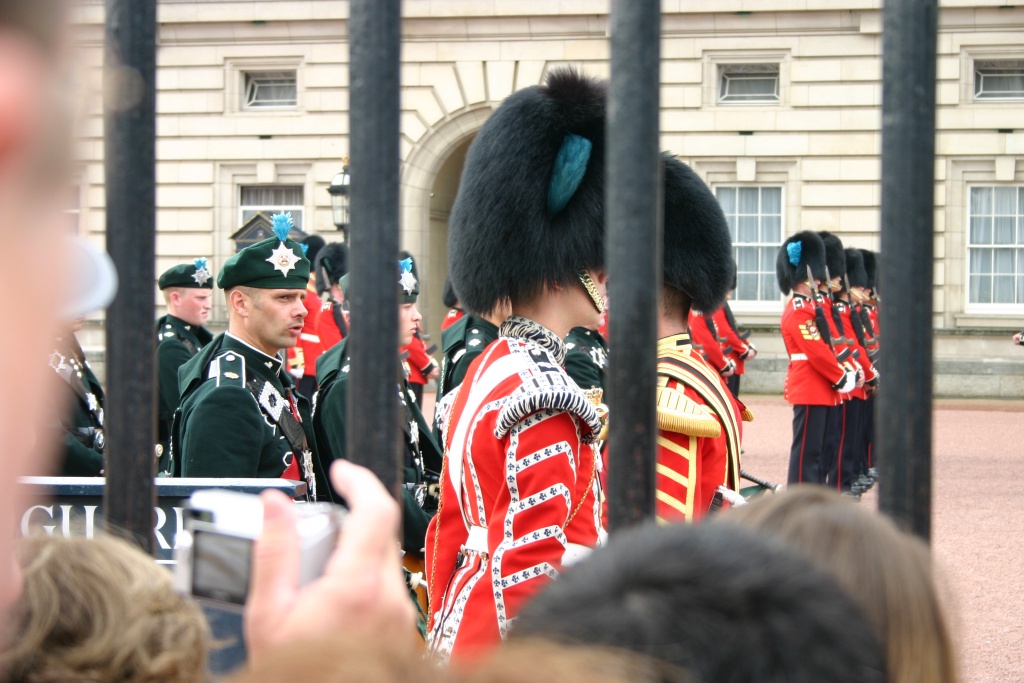 2005-09-10-London-094-changing-of-the-Guards.JPG