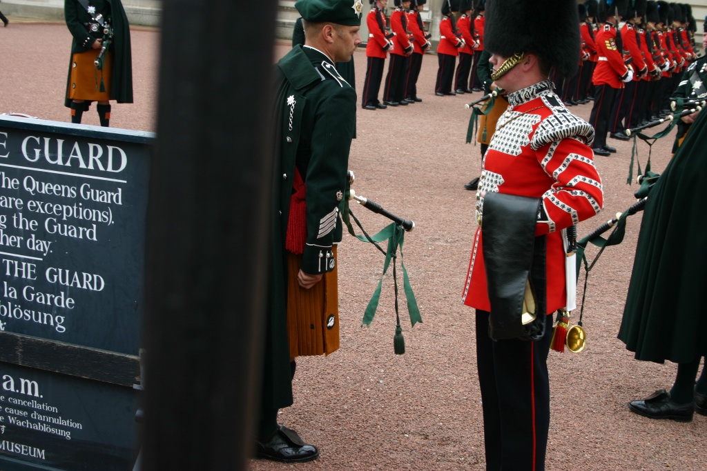 2005-09-10-London-106-changing-of-the-Guards.JPG