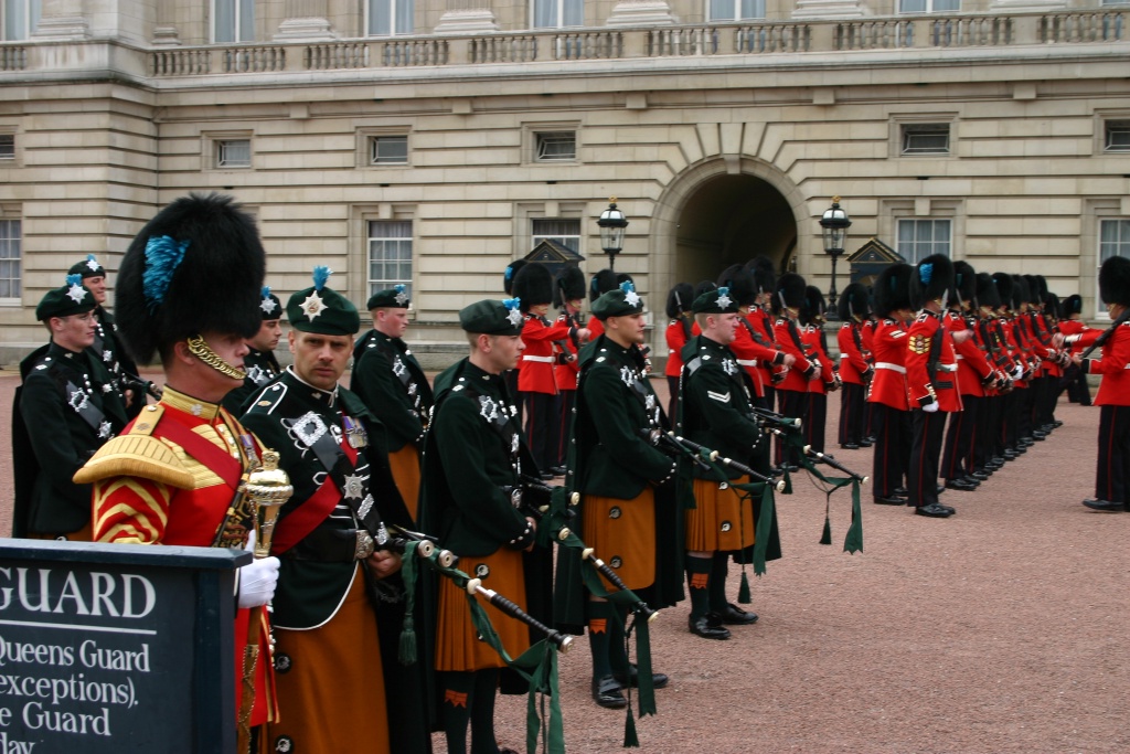 2005-09-10-London-109-changing-of-the-Guards.JPG